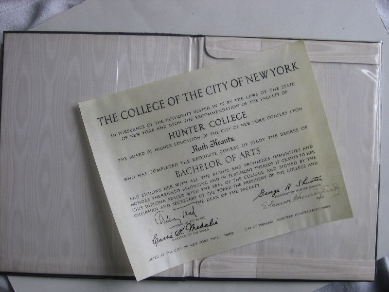  - Diploma Bachelor of Arts uitgereikt door The College of the City of New York