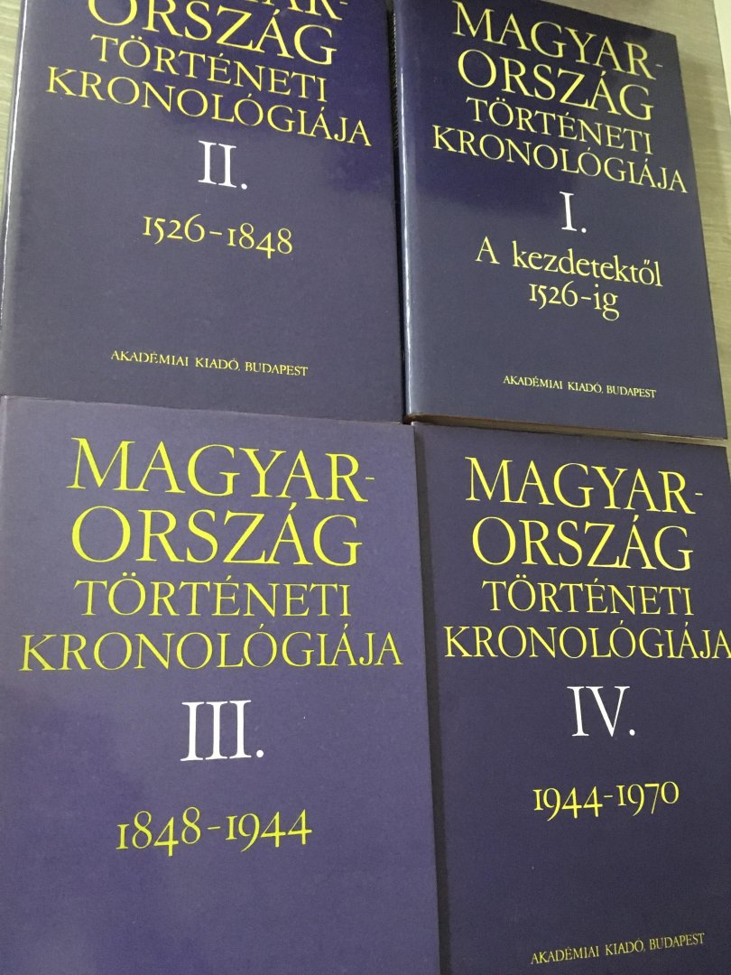 Benda Kálmán - Magyarorszag Torteneti Kronologiaja; I. A kezdetektöl 1526-ig, II. 1526-1848, III. 1848-1944, IV. 1944-1970