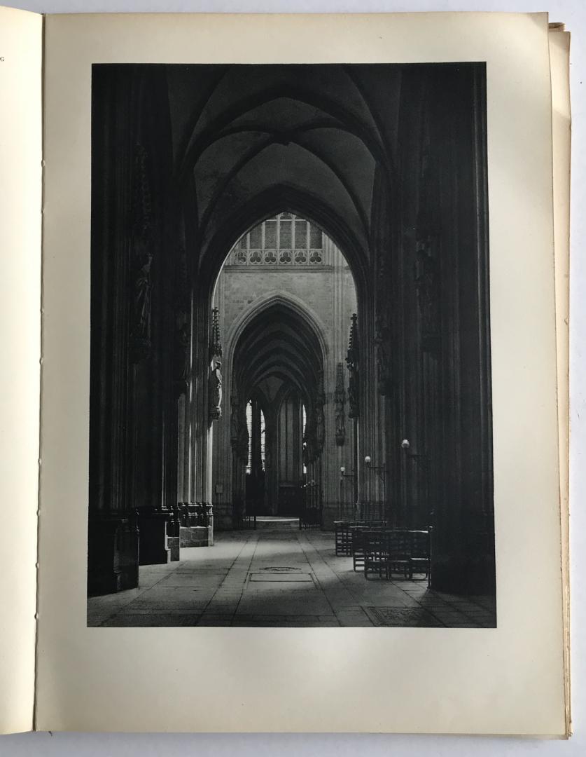 Coppens, Martien - Gedachten in steen - De Kathedrale Basiliek van St. Jan te 's-Hertogenbosch