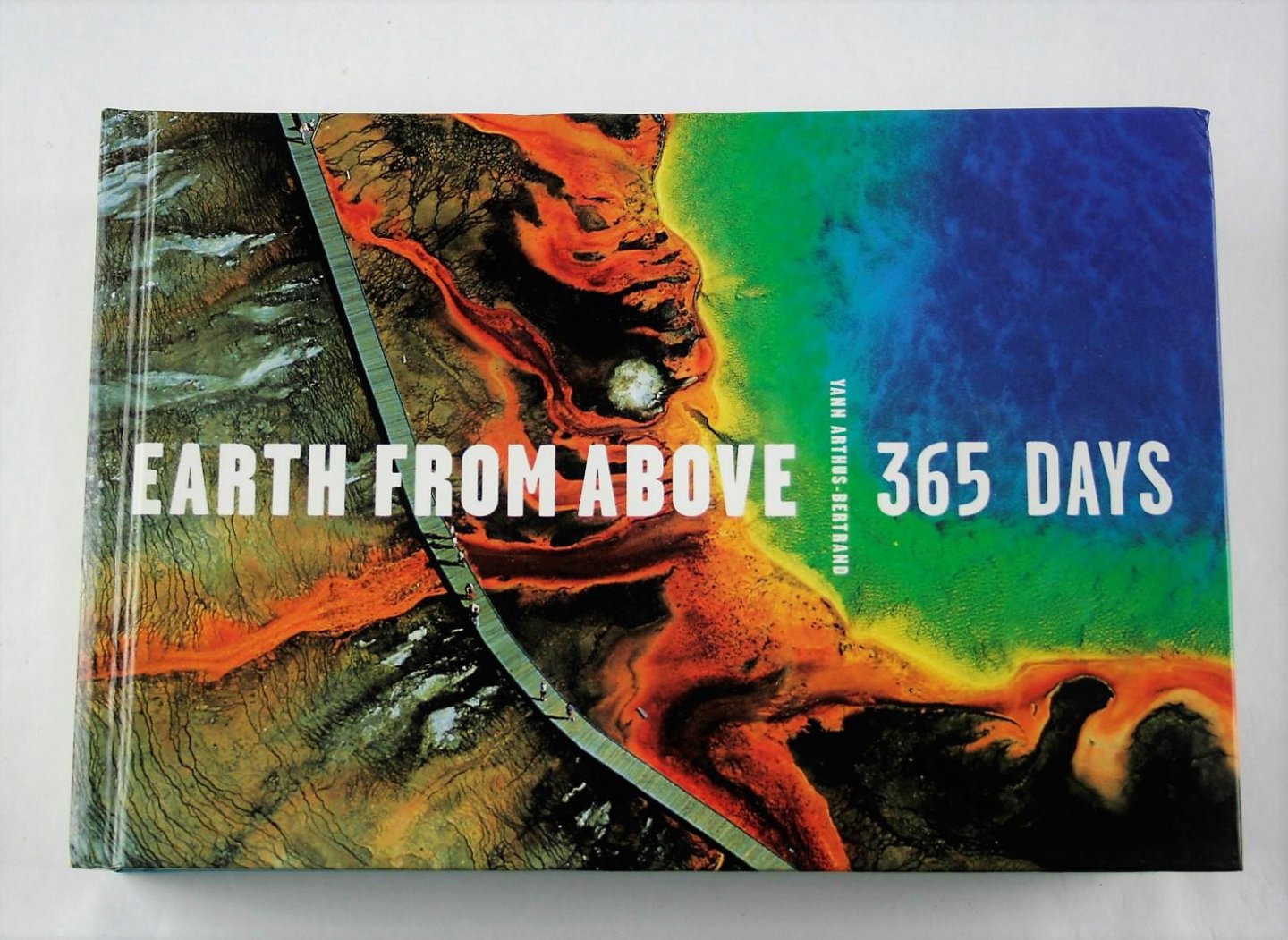 Arthus-Bertrand, Yann met tekst van Hervé Le Bras - Earth from above 365 days (3 foto's)
