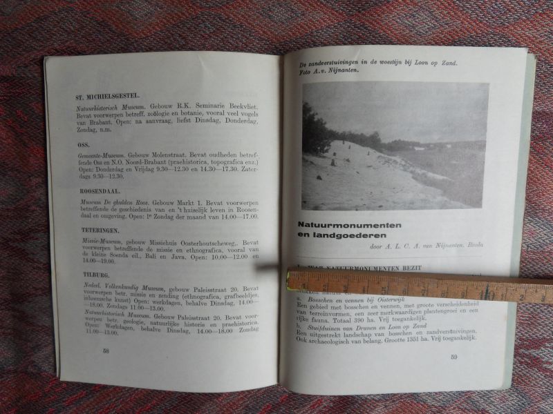 Nijnanten, A. van. - Zwerven door Noord-Brabant. - Het land der vennen en kasteelen.