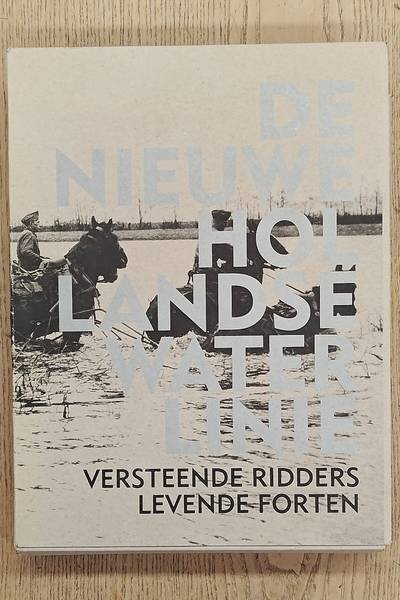 KOEN, DOUWE, RIETVELD, RONALD. - De Nieuwe Hollandse Waterlinie Bundel [Levende Forten & Versteende Ridders