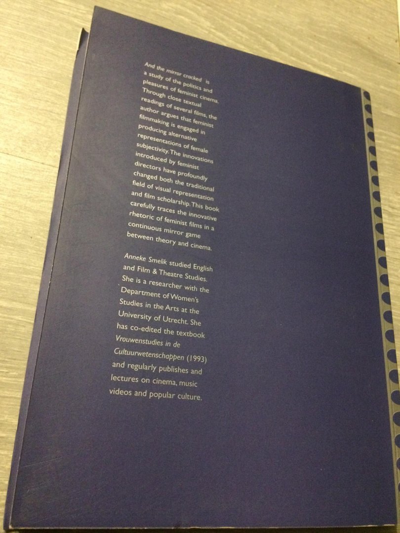 Smelik, A.M. - And the mirror cracked