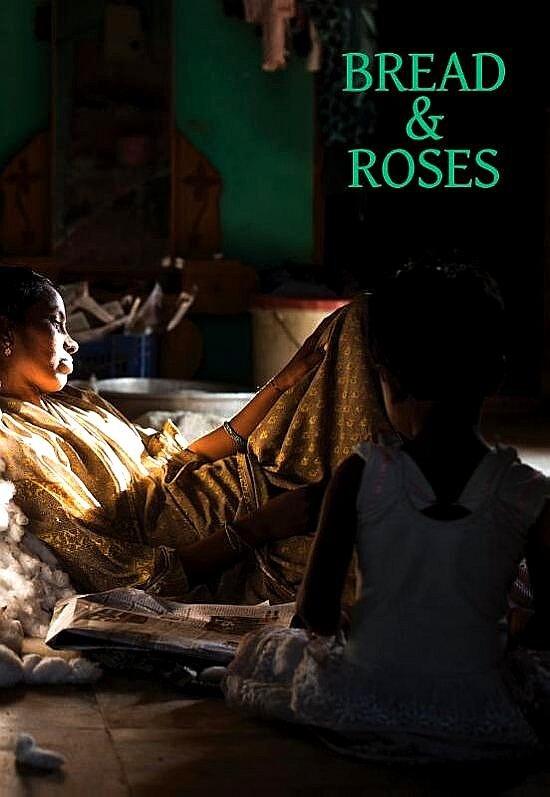 Boer , Sacha de . [ ISBN 9789082470192 ] 0918 - Bread & Roses . ( Bread & Roses bevat een verzameling woorden en beelden die op prachtige wijze de wereld van werkende vrouwen toont in een tijd van grote verandering. Met een selectie indrukwekkende foto's van toonaangevende en prijswinnende -