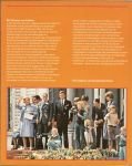 HENK DENTERS  & JOHAN JONGMA - DE 32 JAREN VAN JULIANA een oranje getint tijdsbeeld van 1948-1980