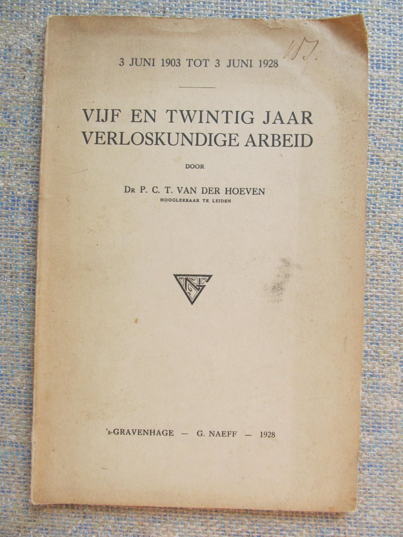 Hoeven, Dr. P.C.T. van der, hoogleeraar te Leiden - VIJF EN TWINTIG JAAR VERLOSKUNDIGE ARBEID