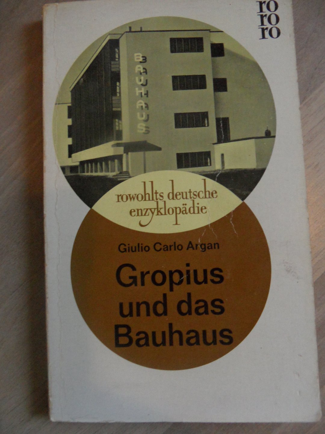 Argan, Giulio Carlo - Gropius und das Bauhaus