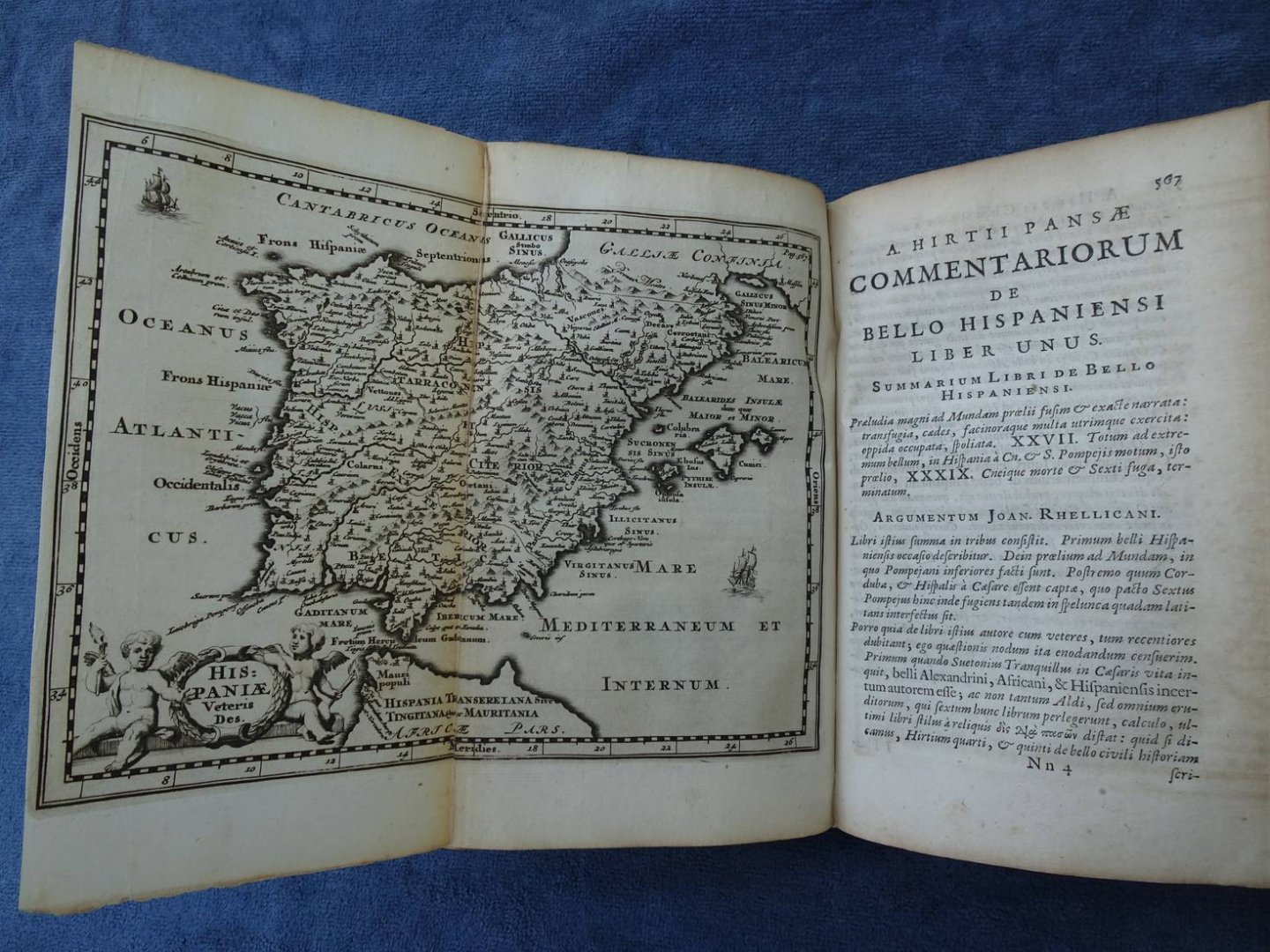 Caesaris, C. Julii (Julius Caesar). - C. Julii Caesaris Quae extant Cum Notis & Animadversionibus Dionysii Vossii, Ut & qui vocatur Julius Celsus de vita et Rebus Gestis C. Julii Caesars, ex Musaeo Joannis Geogii Graevii.