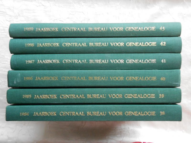 diverse auteurs - 1984 t/m 2006. 24x Jaarboek Centraal Bureau voor Genealogie. Deel 38 t/m 60
