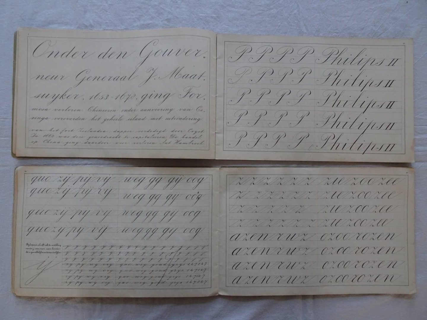 Hoogenboom, W. & A.S. Moerman. - Het technisch schrijven. Schrijfcursus voor kweek- en normaalscholen en voor candidaten schoonschrijven M.O. Met een historisch overzicht van de ontwikkeling van het schrijven door H. Donkersloot. No. 1: De kleine letters en haar verbindingen ...