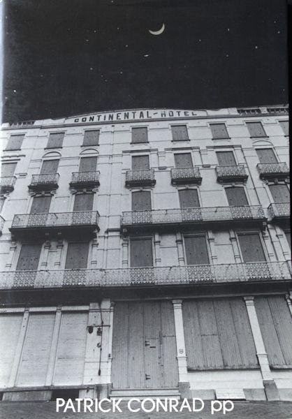 Conrad, Patrick. - Continental Hotel. of de duisternis der dingen loert 1974-1975