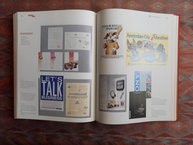 Lubbe, Sandor (voorwoord). - Art View Creative Red Book. - Oriëntatie voor visuele communicatie. 1992. --- 1e dr., 1992. In rood linnen geb. met blindstempel. Geheel in prakt. nieuwstaat, geen naam ingeschreven en geen onderstrepingen. Zeer fraaie uitgave met honderden foto