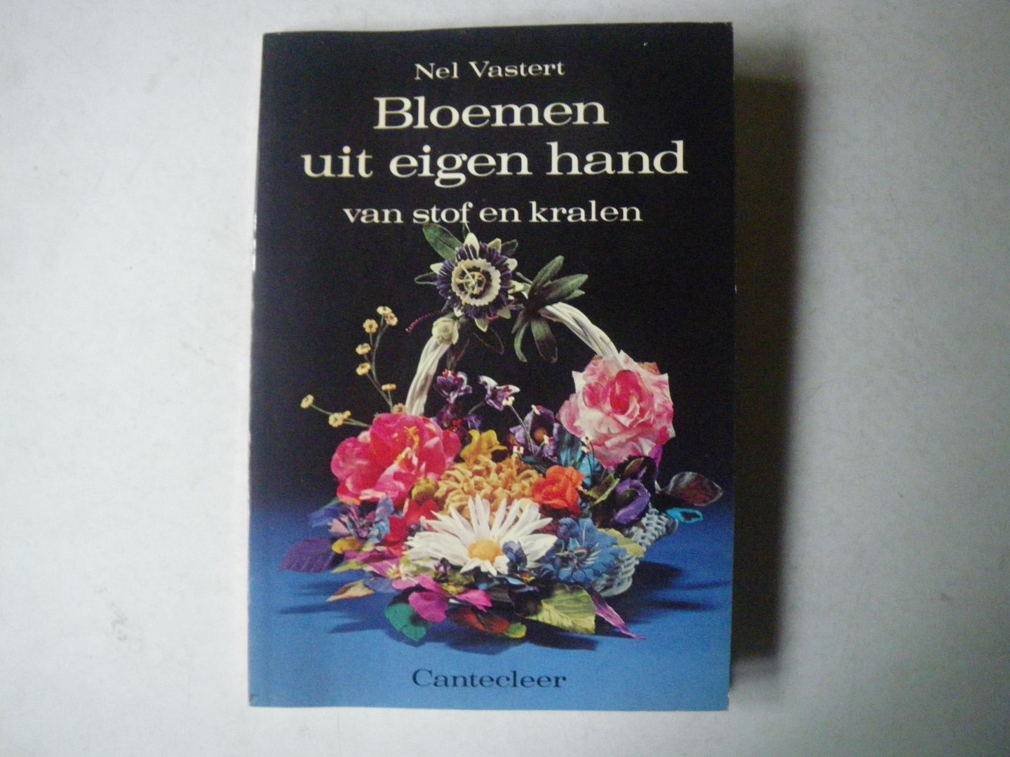 Vastert nel - Bloemen uit eigen hand van stof kralen