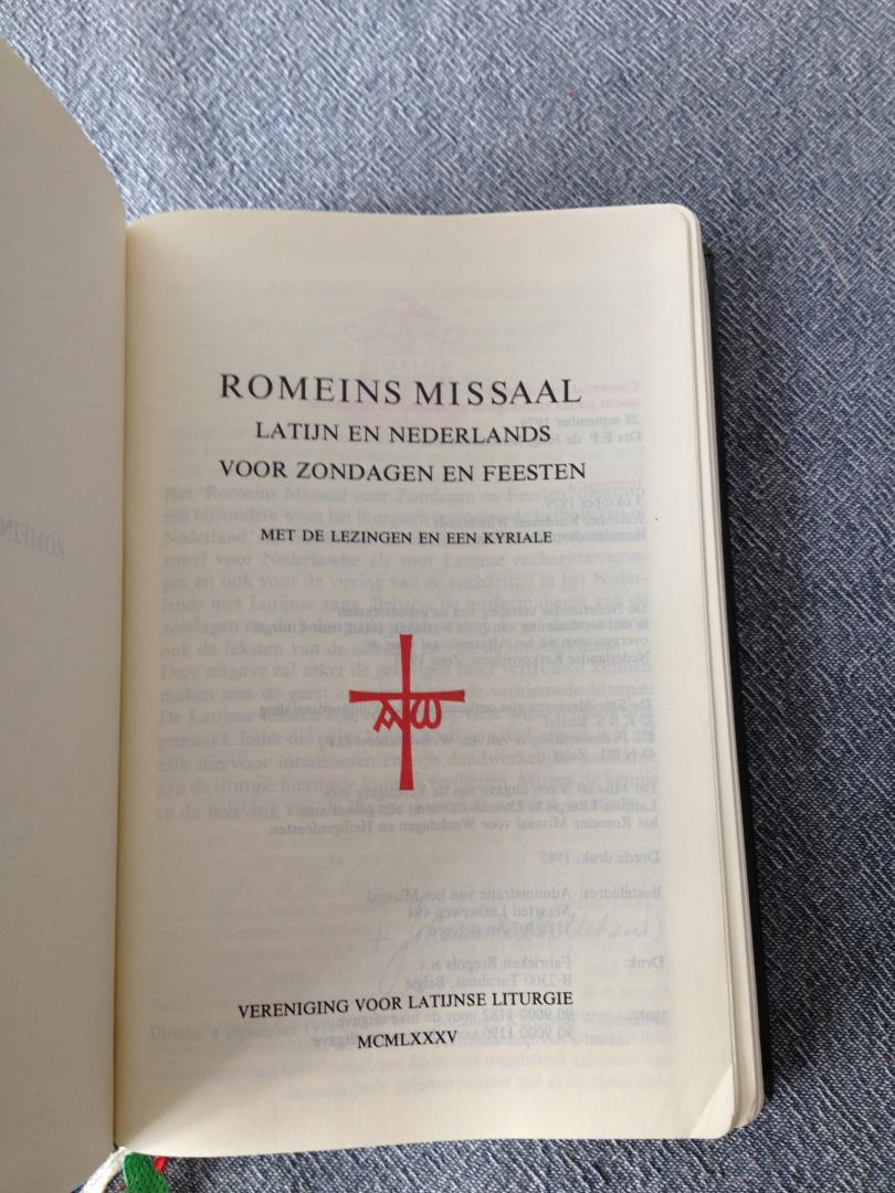  - Romeins missaal Latijn en Nederlands voor zondagen en feesten + Romeins missaal voor weekdagen (set)