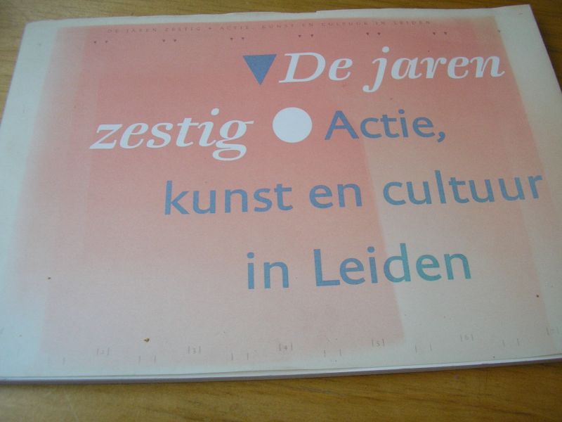 Wintgens Hotte, Doris (redactie) - De jaren zestig, Actie, kunst en cultuur in Leiden (grote zwart-wit-fotos met tekst ) behorend bij een tentonstelling in 1989/90