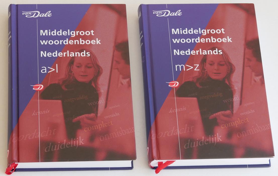  - Van Dale Middelgroot woordenboek Nederlands. Twee delen