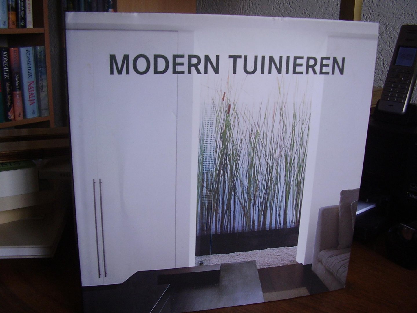 Serrats M - Modern tuinieren  (vier talen)