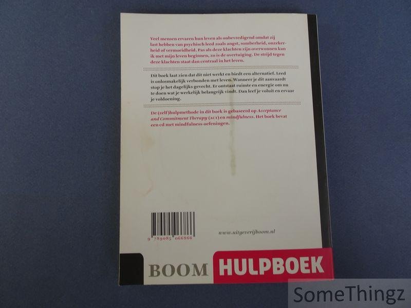 Ernst Bohlmeijer, Monique Hulsbergen. - Voluit leven. Mindfulness of de kunst van het aanvaarden. [met CD]