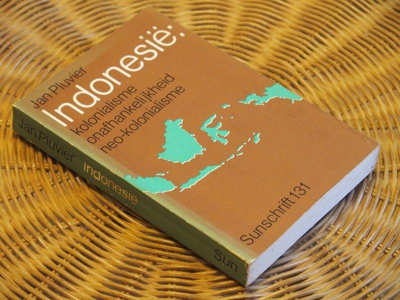 Pluvier J. - Indonesië: kolonialisme, onafhankelijkheid, neo-kolonialisme