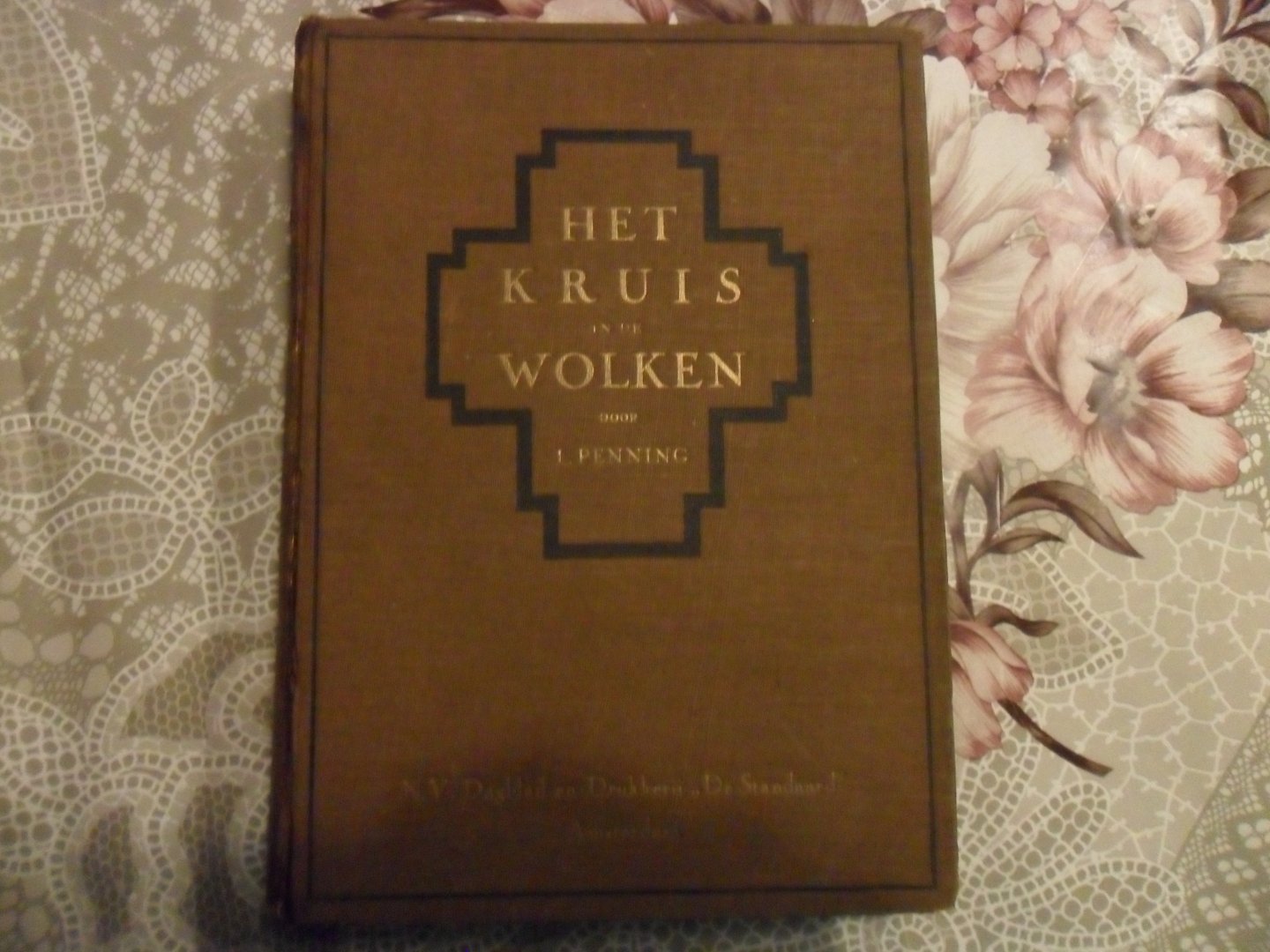 Penning L. - Het kruis in de wolken