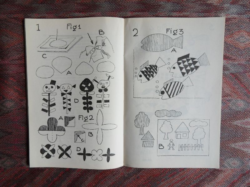 Cock, A.J. (leraar Tekenen Makassar); Lodewijks, E.J. (directeur Openbare Kweekschool Makassar). - Handenarbeid voor de Lagere School. I.. --- 2e druk, 1949. Ppb, kartonnen platten. Deel 1 bestemd voor de klassen 1,2,en 3. Met overzicht benodigd gereedschap, leerplan en materiaal. Uitgebr. tekstuitleg en honderden figuren/voorbeelden. 135 pp.