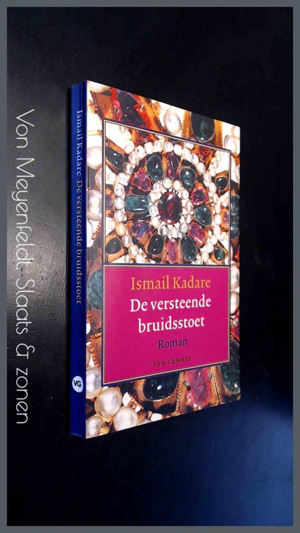 Kadare, Ismail - De versteende bruidsstoet