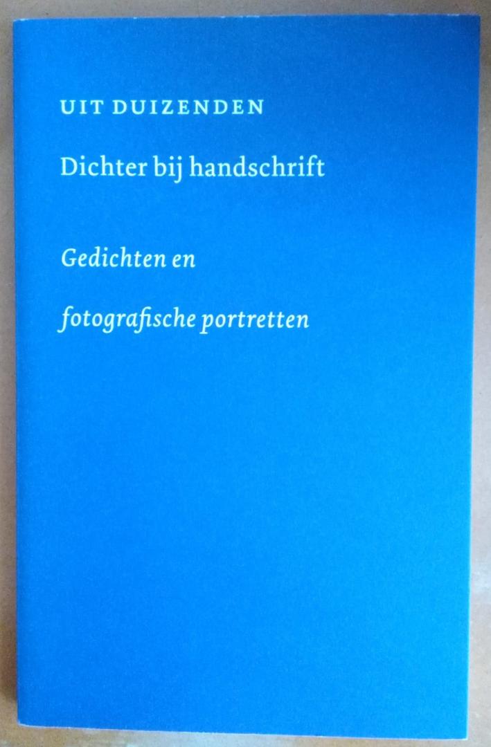 Term, L. van / Tjoeng, M. / Vermeulen, H. (redactie) - Uit duizenden / Dichter bij handschrift . Gedichten en fotografische portretten