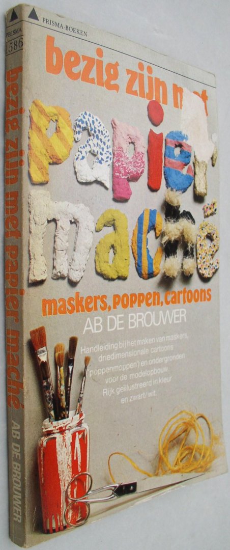 Brouwer, ab de - bezig zijn met papier maché / maskers, poppen, cartoons / handleiding bij het maken van maskers, driedimensionale cartoons ( poppenmoppen) en ondergronden voor de modelopbouw. Rijk geïllustreerd in kleur en zwart/wit / prisma boeken 1586