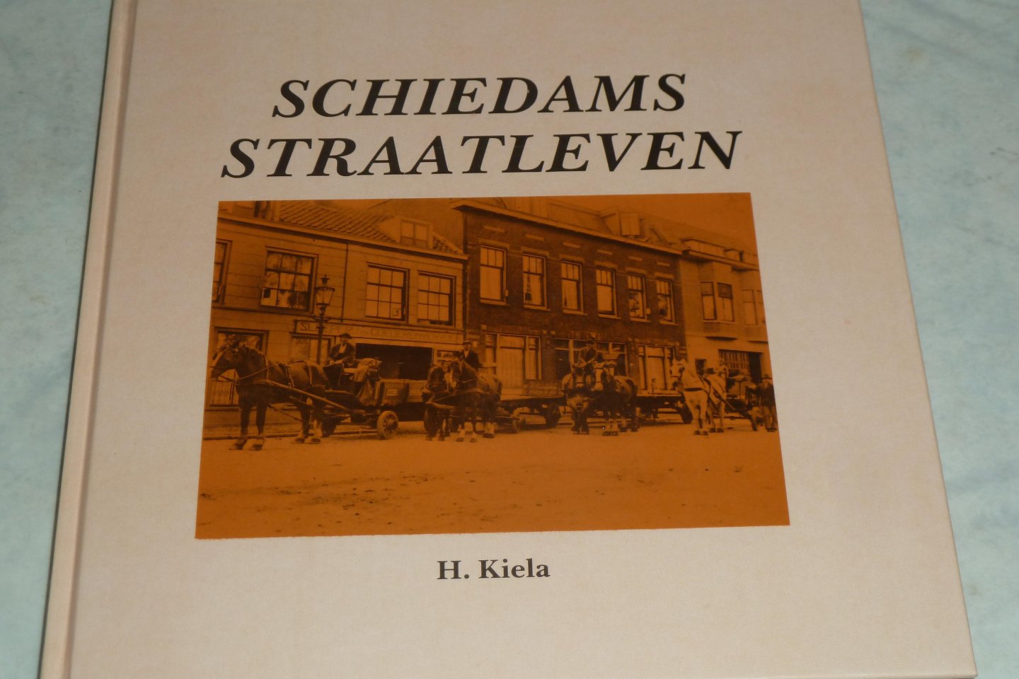 Kiela, H. - Schiedams Straatleven.   Tussen 1898 en 1957