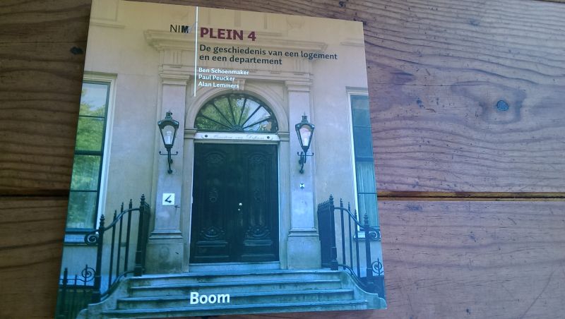 Schoenmaker, Ben/Peucker, Paul en Lemmers, Alan - Plein 4. De geschiedenis van een logement en een departement.
