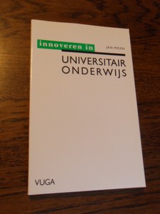 Moen, Jan - Innoveren in universitair onderwijs. Organisatie- en curriculumontwikkeling in een nieuwe universitaire opleiding (Dutch Edition)