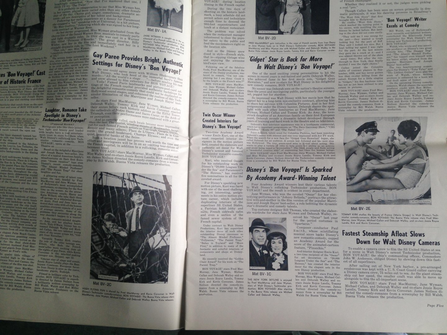  - Grote folder met te bestellen promotiemateriaal voor de film Bon Voyage! van Walt Disney