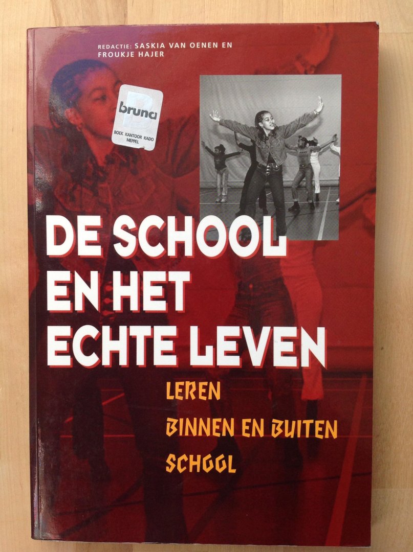 Oenen, Saskia van  en Foukje Hayer - De school en het echte leven, leren binnen en buiten school