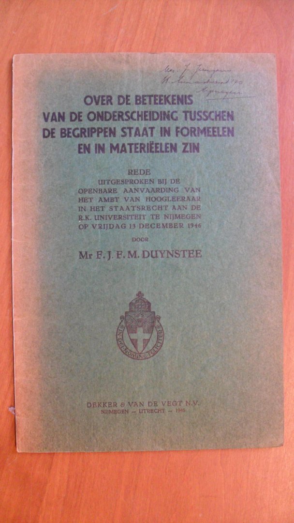 Duynstee Mr.F.J.F.M. - OVER DE BETEEKENIS VAN DE ONDERSCHEIDING TUSSCHEN de begrippen staat in formeelen en in materiëelen zin (Rede 13-12-1946)