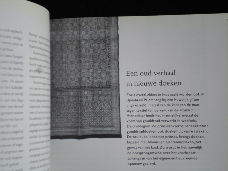 Heringa, Rens - Een schitterende geschiedenis, Weefsels en batiks van Palembang en Djambi [Z.Sumatra]