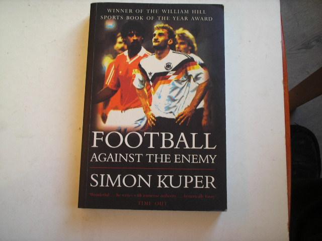 Kuper, Simon - Football agienst the enemy
