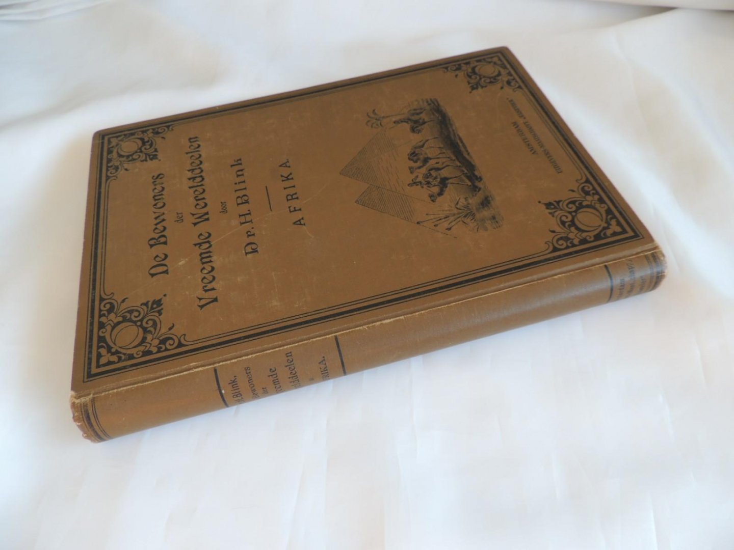 Blink, H - De Bewoners der Vreemde Werelddeelen. Afrika-Azië-Amerika-Australië; in hun leven, zeden en gewoonten, naar hun staatkundige, economische en sociale ontwikkeling en tevens in hun verhouding tot Europesche volken beschreven