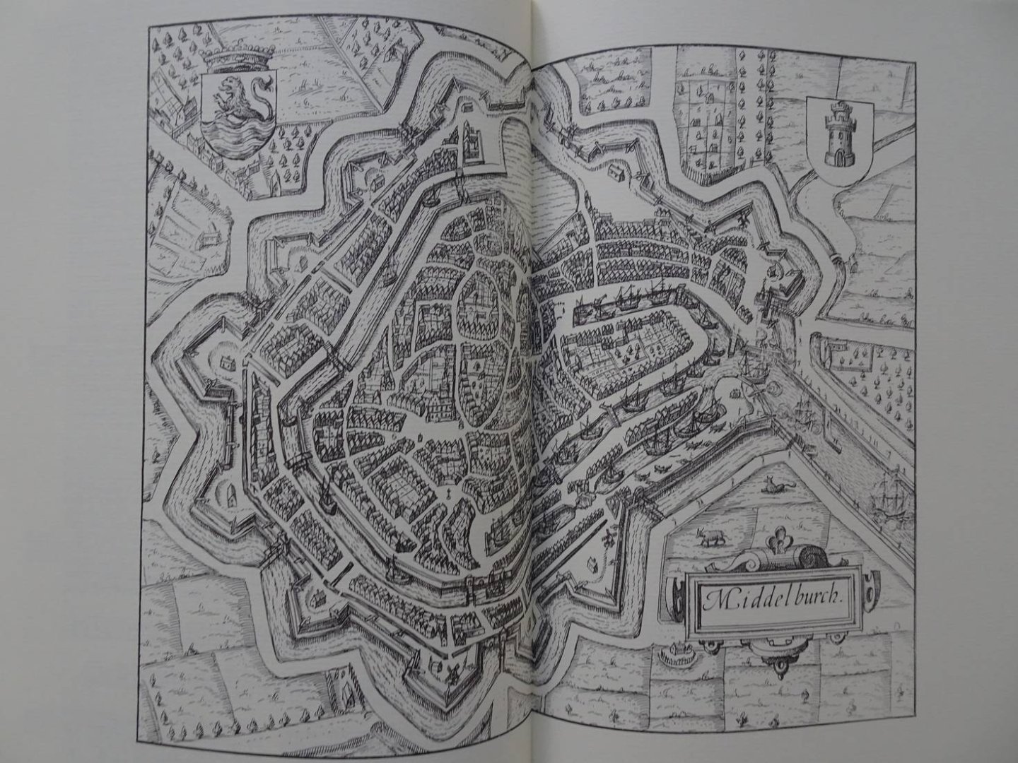 Guicciardini, Lodovico - Beschrijvinghe van alle de Nederlanden; anderssins ghenoemt Neder-Dvytslandt, Door M. Lowijs Guicciardijn/ Edelman van Florencen: Oversien en vermeerdert meer dan de helft by den selven Autheur: Met alle de Landt-Caerten der voorseyde Landen, ...