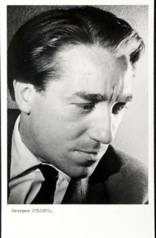 Delerue, Georges: - [Fotografie, Brustbild nach halbrechts]