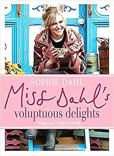 Dahl , Sophie . [ ISBN 9780007261178 ] 4119 ( boekband is nog aanwezig met een lichte kreuk . ) - Miss Dahl's Voluptuous Delights . ( The Art of Eating a Little of What you Fancy . ) Sophie Dahl, one of the most glorious women on the planet, shares delicious secrets from her slinky kitchen, funny stories and favourite recipes in a beautifully -