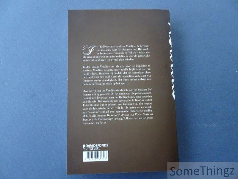 Tulkens, Joris. - Vesalius. Een beroemd anatoom gevangen in de intriges van het Spaanse hof. Historische roman.