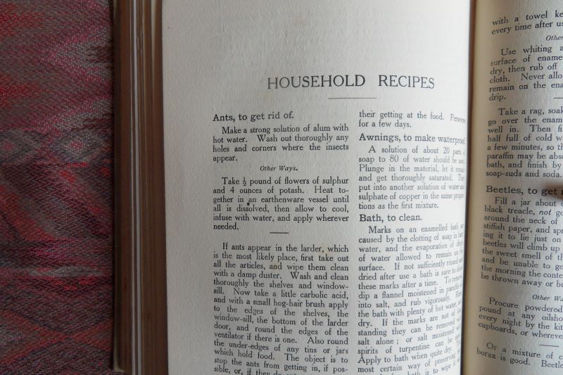 Gregory, Edward W. - The Art and Craft of Home-Making. - With an appendix of 200 Household Recipes.