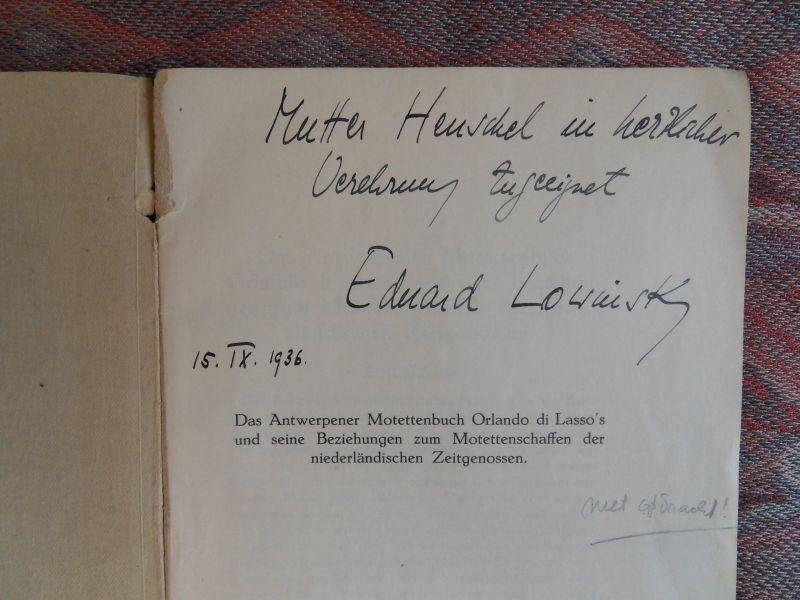 Lowinsky, Eduard. [ ! Gesigneerd met opdracht d.d. 15-9-1936 ]. - Das Antwerpener Motettenbuch Orla di Lasso`s und seine Beziehungen zum Motettenschaffen der Niederländischen Zeitgenossen.