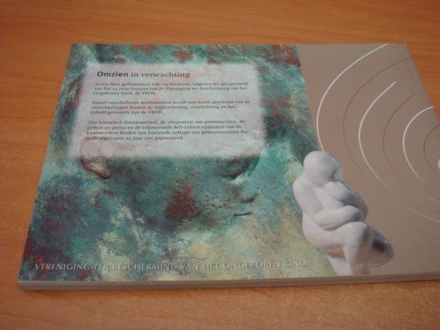 divers - Omzien in verwachting - 25 jaar hulp aan moeder en kind