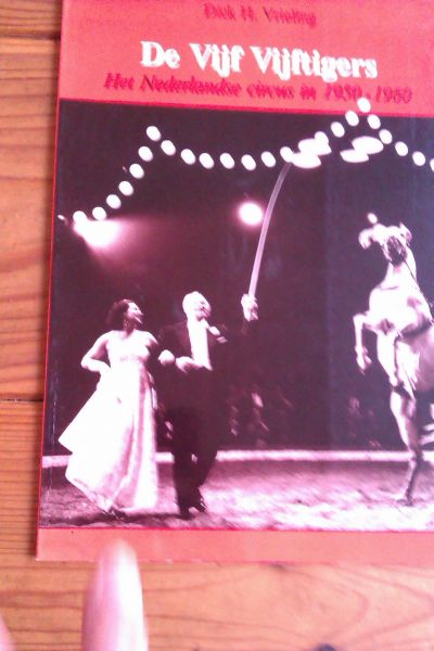 VRIELING, Dick H. - De Vijf Vijftigers. Het Nederlandse circus in 1950-1960