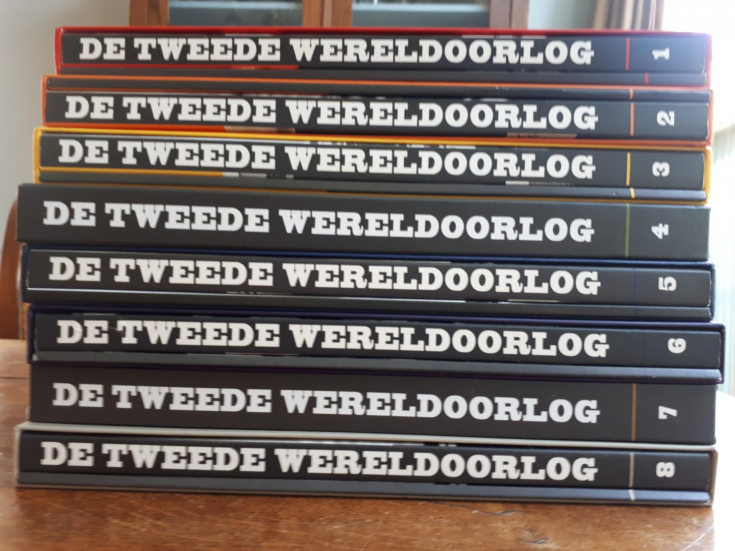 KIN, Bart - DE TWEEDE WERELDOORLOG IN WOORD EN BEELD. Complete set van 8 delen.