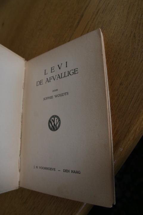 Woudts, Sophie - Levi de afvallige