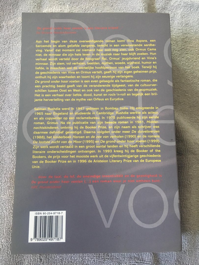 Rushdie, S. - De grond onder haar voeten