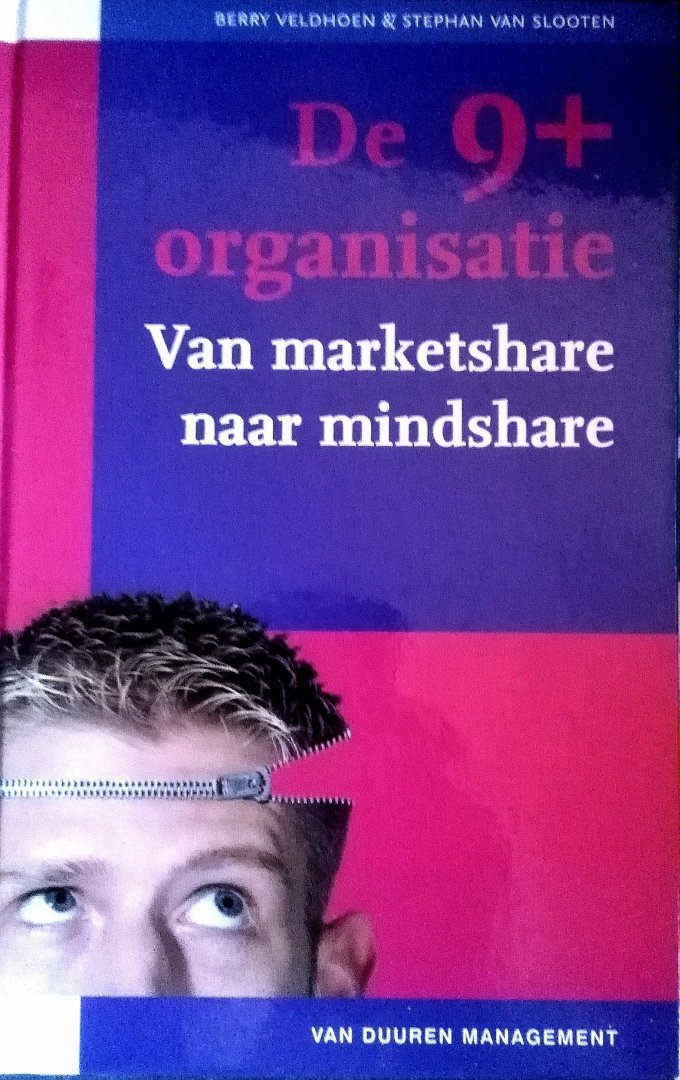 Veldhoen , Berry . & Stephan van Slooten . [ isbn 9789089650405 ]  inv. 3018 - De 9+ Organisatie . ( Van marketshare naar mindshare . ) ... En weer ging men vrolijk verder met de waan van de dag na het scoren van een mooie zeven op klanttevredenheid... Maar in hoeverre klopt de interpretatie van die zeven?  -