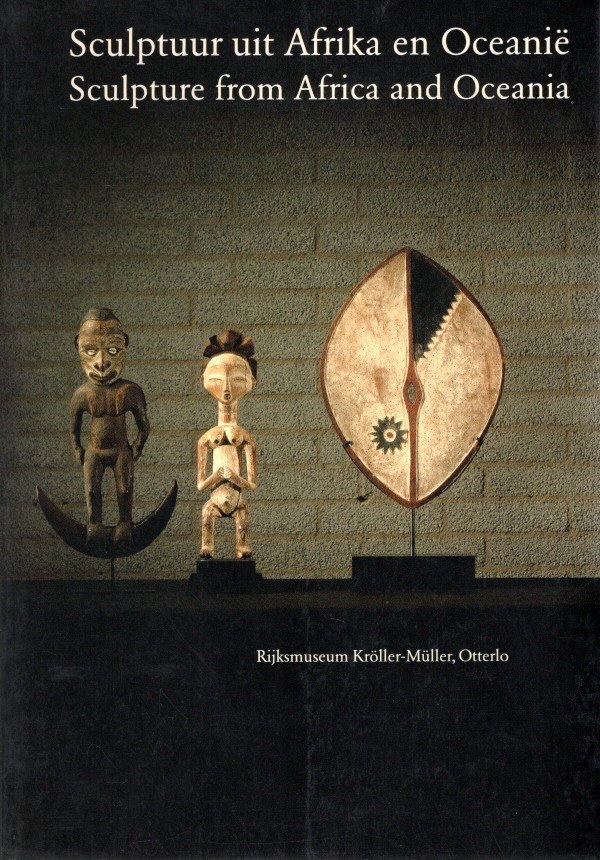 KOOTEN, Toos van & Gerard van den HEUVEL [Red./Ed.] - Sculptuur in Afrika en Oceanië / Sculpture from Africa and Oceania [met los bijgevoegde 'Lijst van tentoongestelde weken' [Dutch]].